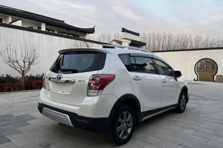 丰田 逸致 2015款 180E CVT跨界版车身外观6001