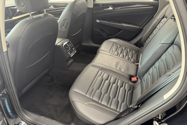 大众 帕萨特 2019款 330TSI 精英版 国VI中控内饰7001