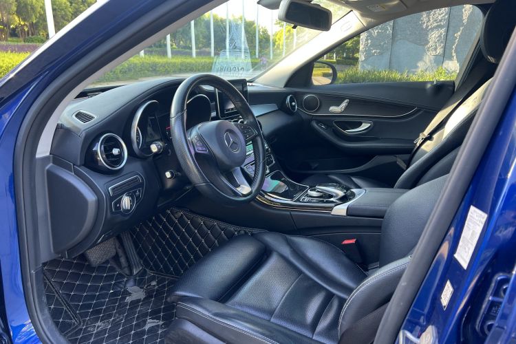 奔驰C级 2018款 C 180 L 时尚型运动版中控内饰7004