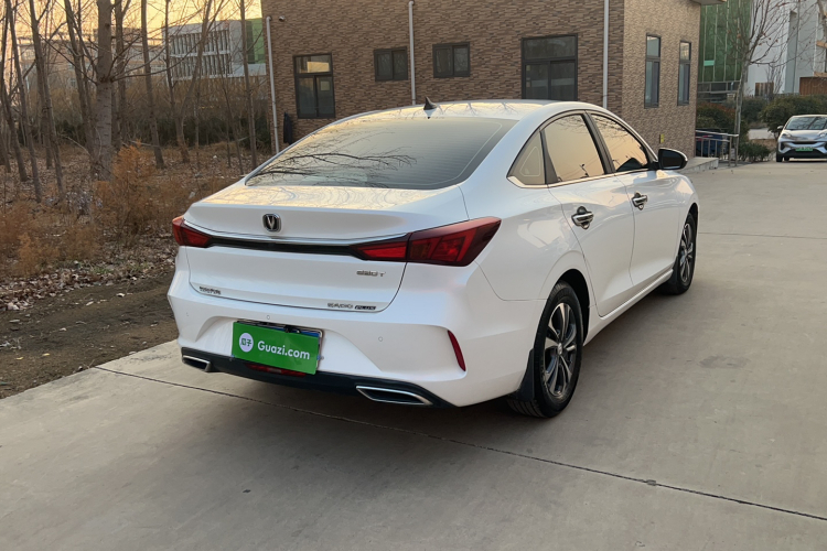 长安 逸动 2020款 PLUS 1.6L GDI 手动豪华型车身外观6004