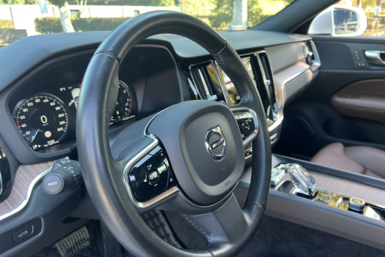 沃尔沃S60 2022款 B4 智远豪华版中控内饰7002