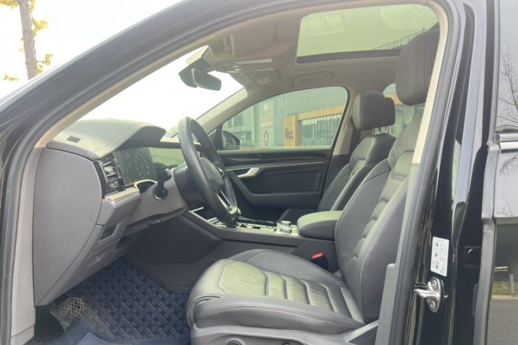 大众 途锐 2022款 3.0TSI 锐享版 曜黑运动套装中控内饰7015