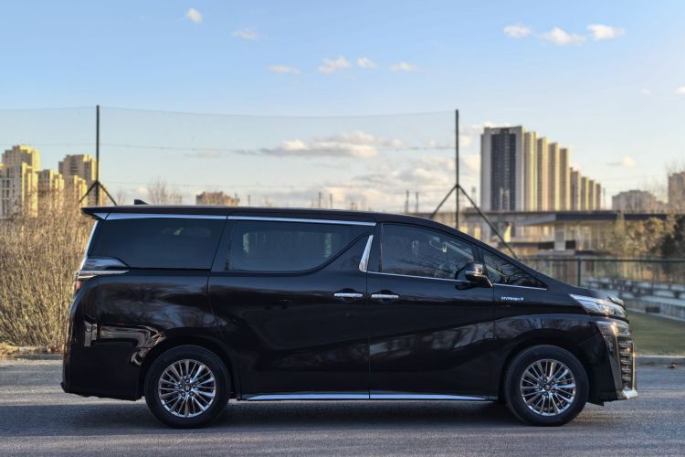 丰田 威尔法 2021款 皇冠 双擎 2.5L HV至尊版车身外观6005