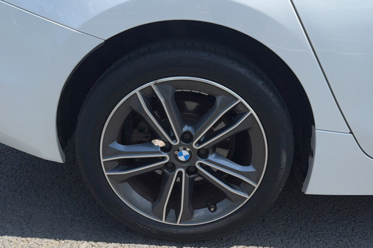 宝马1系 2020款 120i 时尚型车身外观6004