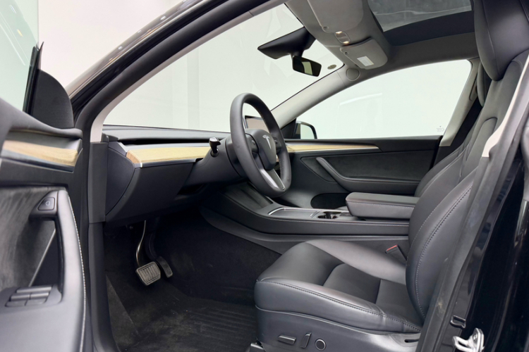 特斯拉 Model Y 2022款 后轮驱动版车身外观6008