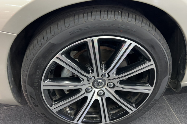 沃尔沃S60 2019款 S60L 改款 T5 智驭菁英版车身外观6002