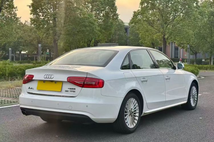 奥迪A4L 2016款 35 TFSI 典藏版 自动标准型车身外观6008