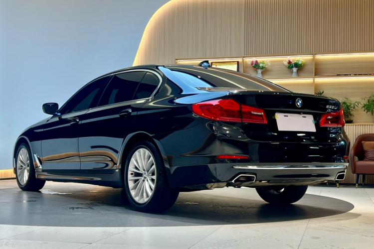 宝马5系 2019款 525Li 豪华套装车身外观6005