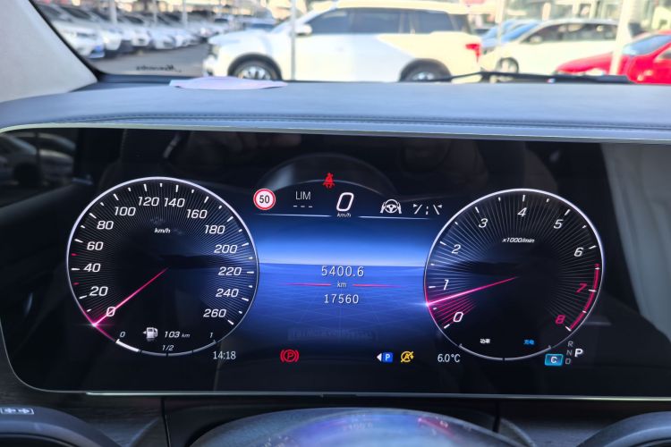 奔驰V级 2024款 V 300 L 长轴距尊贵版中控内饰15