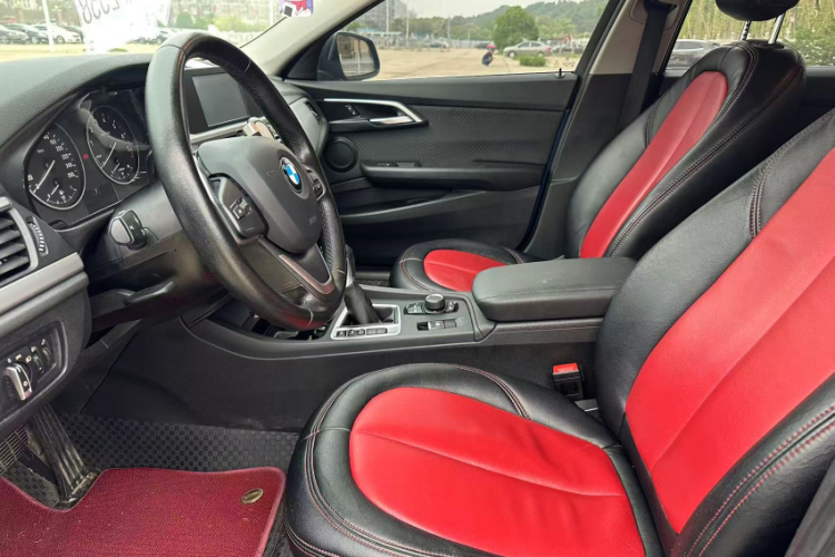 宝马1系 2017款 118i 时尚型中控内饰7006