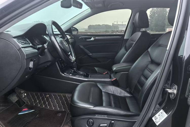 大众 帕萨特 2017款 330TSI DSG御尊版中控内饰7002