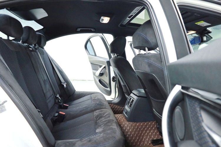 宝马3系 2017款 320i M运动型中控内饰7002