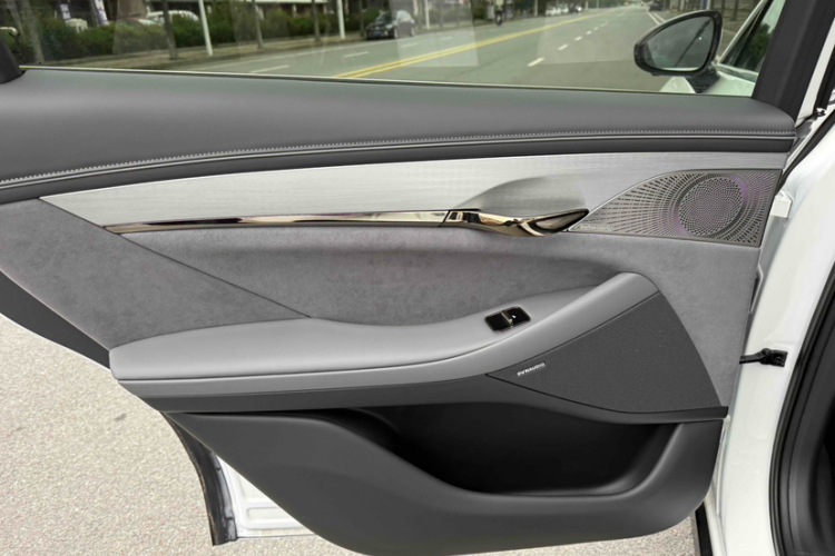 岚图汽车 岚图追光 2024款 PHEV 四驱超长续航行政版中控内饰7014