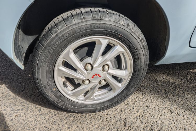 五菱汽车 宏光MINIEV 2020款 自在款 磷酸铁锂车身外观6011