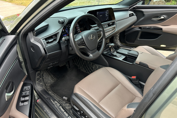 雷克萨斯ES 2021款 200 卓越版中控内饰7003