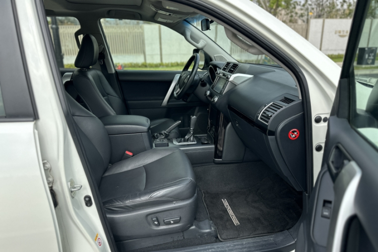 丰田 普拉多 2016款 2.7L 自动标准版局部细节41