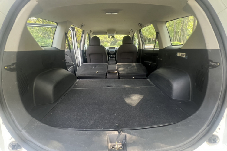 陆风X8 2014款 探索版 2.4L 汽油4X4豪华型中控内饰7010