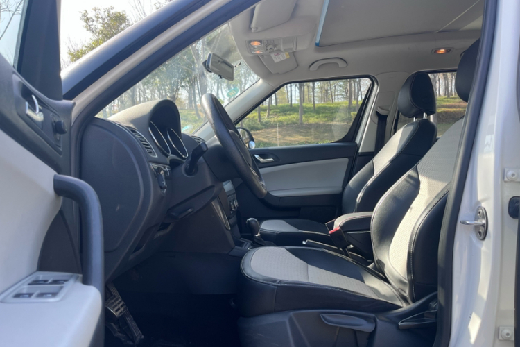 斯柯达 Yeti 2017款 TSI280 DSG前行版车身外观6006