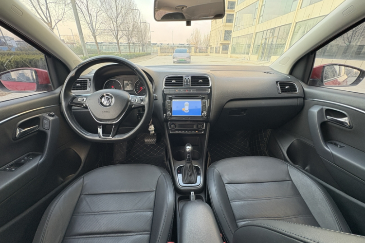 大众 Polo 2014款 1.6L 自动豪华版中控内饰7010