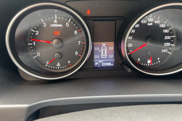 哈弗H6 2013款 升级版 2.4L 自动两驱精英型中控内饰15