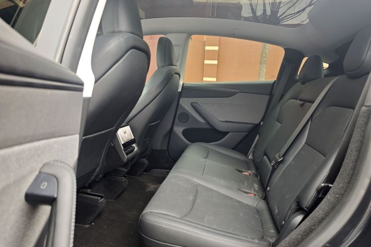 特斯拉 Model Y 2025款 后轮驱动版中控内饰7003