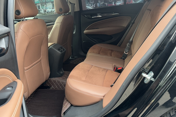 别克 君威 2023款 552T 智享型中控内饰7002