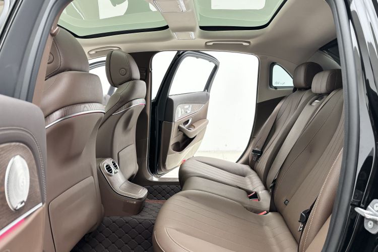 奔驰E级 2023款 改款 E 300 L 豪华型中控内饰7002