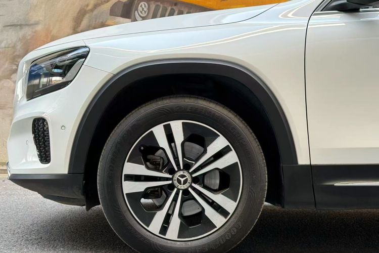 奔驰GLB 2024款 GLB 200 动感型车身外观6003