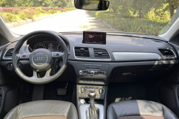 奥迪Q3 2018款 30 TFSI 时尚型典藏版中控内饰7004