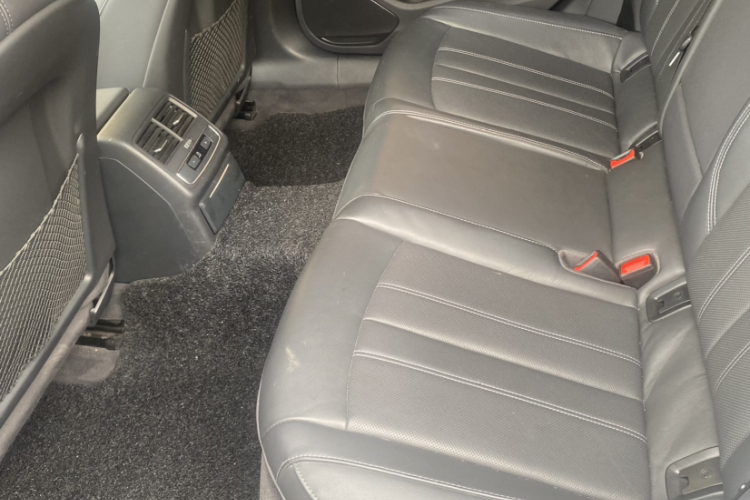 奥迪A4L 2024款 40 TFSI 豪华动感型中控内饰7001