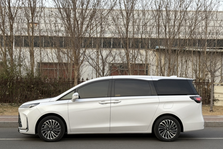 别克GL8新能源 2025款 陆尚 尊享版 7座车身外观6002