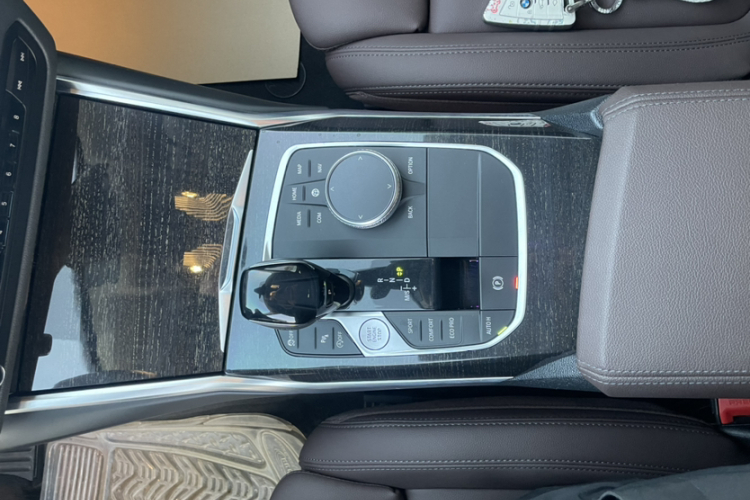 宝马3系 2021款 改款二 325Li M运动套装局部细节9010