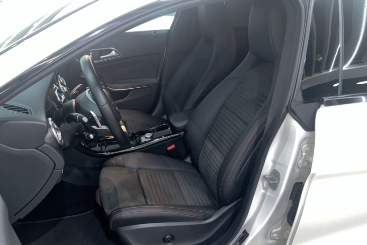 奔驰CLA 2016款 改款 CLA 220 4MATIC中控内饰7005