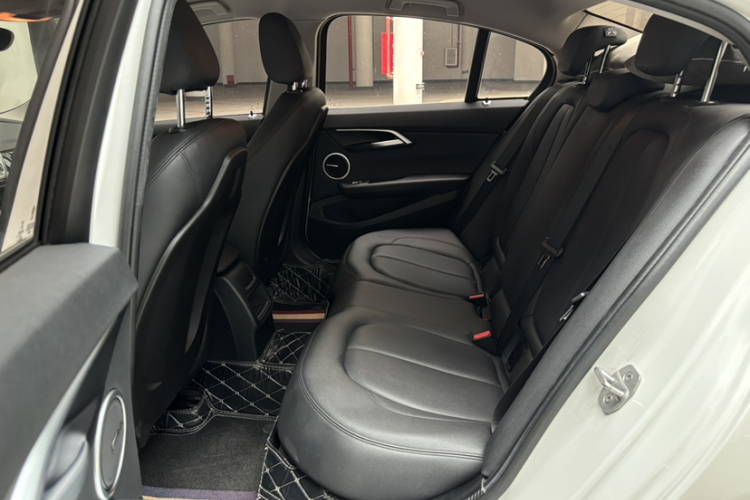 宝马1系 2020款 120i 时尚型中控内饰7004