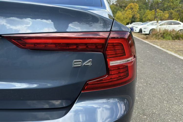 沃尔沃S60 2023款 B4 智逸豪华版车身外观6009