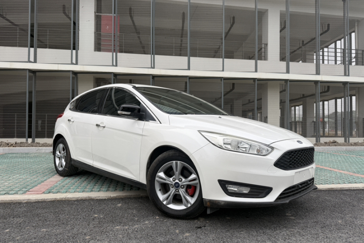 福特 福克斯 2015款 两厢 1.6L 自动舒适型车身外观6003