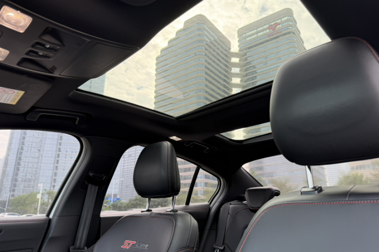 福特 福克斯 2022款 三厢 EcoBoost 180 自动ST Line局部细节22