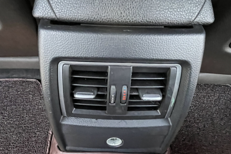 宝马3系 2016款 320Li 时尚型中控内饰7001