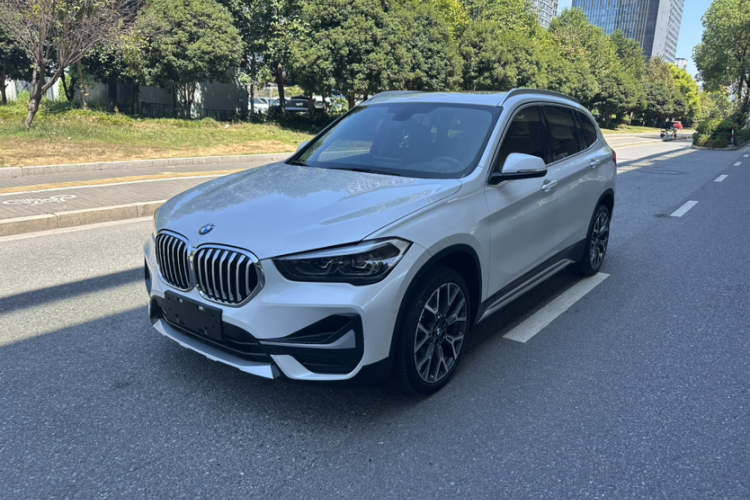 宝马X1 2020款 xDrive25Li 尊享型车身外观6005