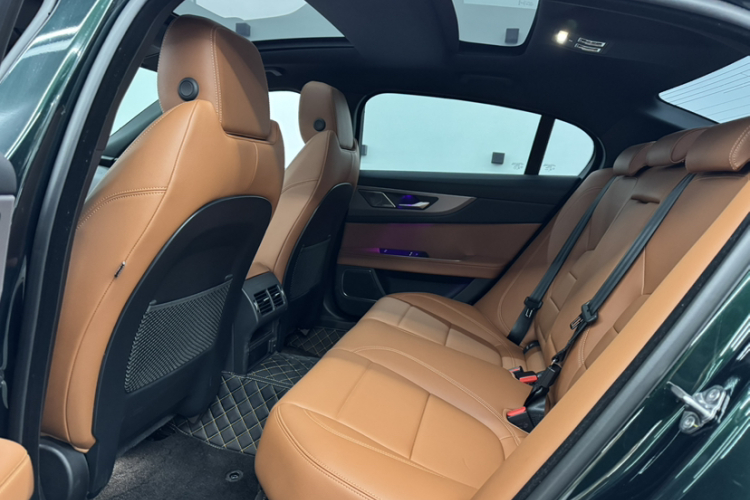 捷豹XEL 2024款 2.0T 250PS R-DYNAMIC S进取运动版中控内饰7001