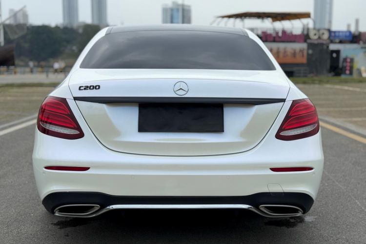 奔驰E级 2017款 E 200 运动型车身外观6009