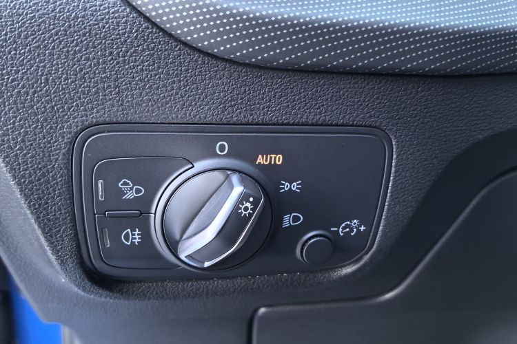 奥迪Q2L 2018款 35 TFSI 上市专享版 国V中控内饰7013