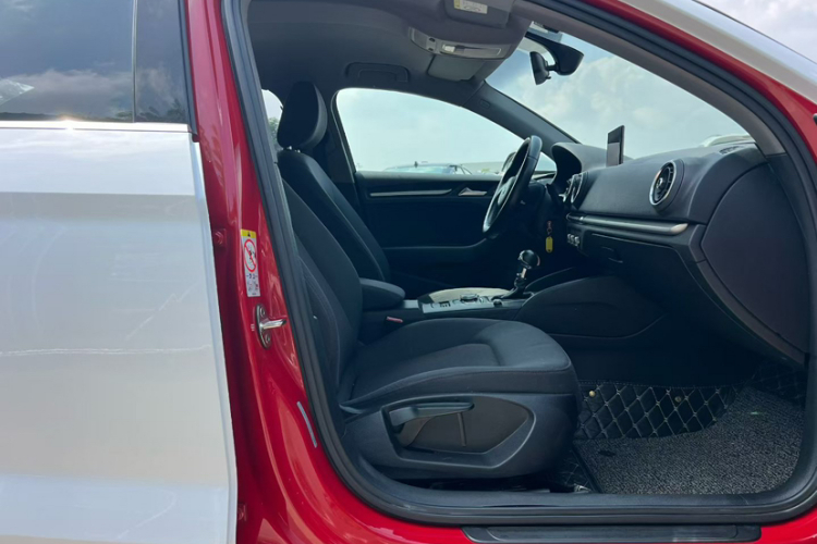 奥迪A3 2018款 30周年年型 Limousine 35 TFSI 进取型中控内饰7005