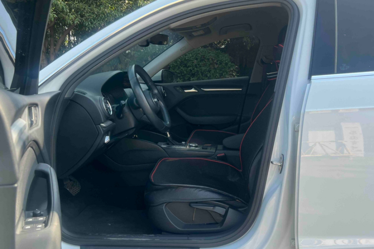 奥迪A3 2018款 30周年年型 Sportback 35 TFSI 进取型中控内饰7003