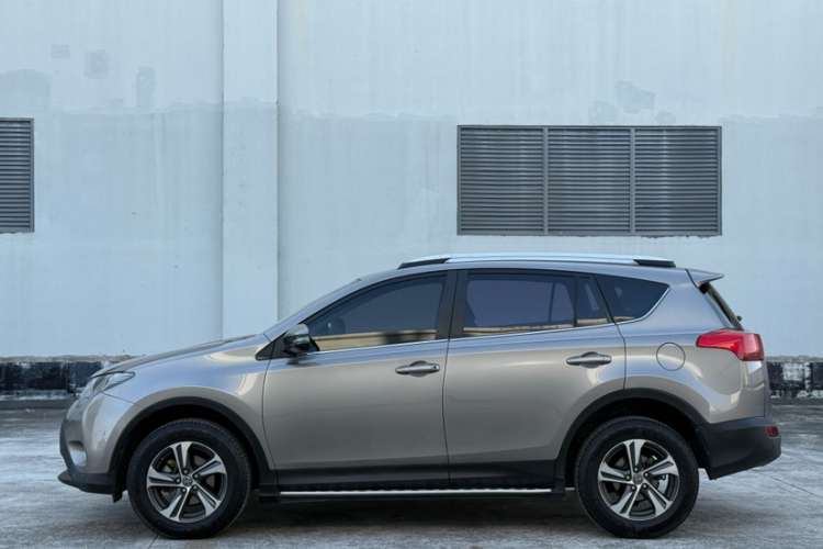 丰田 RAV4荣放 2015款 2.0L CVT两驱风尚版车身外观6007