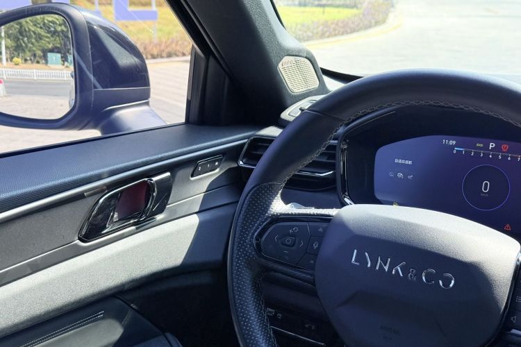 领克01 2021款 2.0TD 四驱暗夜版中控内饰7007