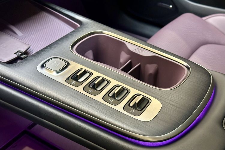 小米汽车 小米SU7 2024款 后驱超长续航高阶智驾Pro版中控内饰7010