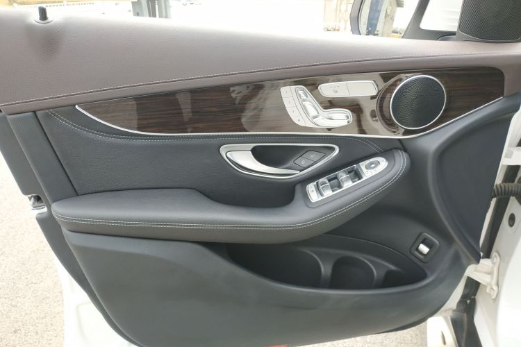 奔驰GLC 2019款 改款 GLC 260 L 4MATIC 豪华型局部细节9006