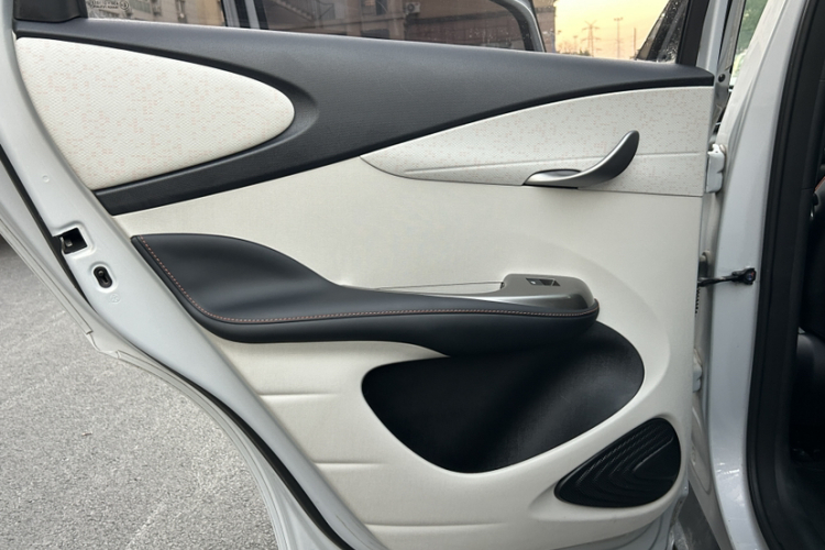 比亚迪 海豚 2021款 405km 时尚版中控内饰7013