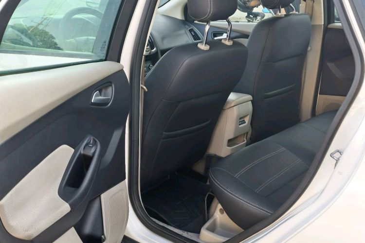 福特 福克斯 2017款 三厢 1.6L 手动舒适型智行版中控内饰7002